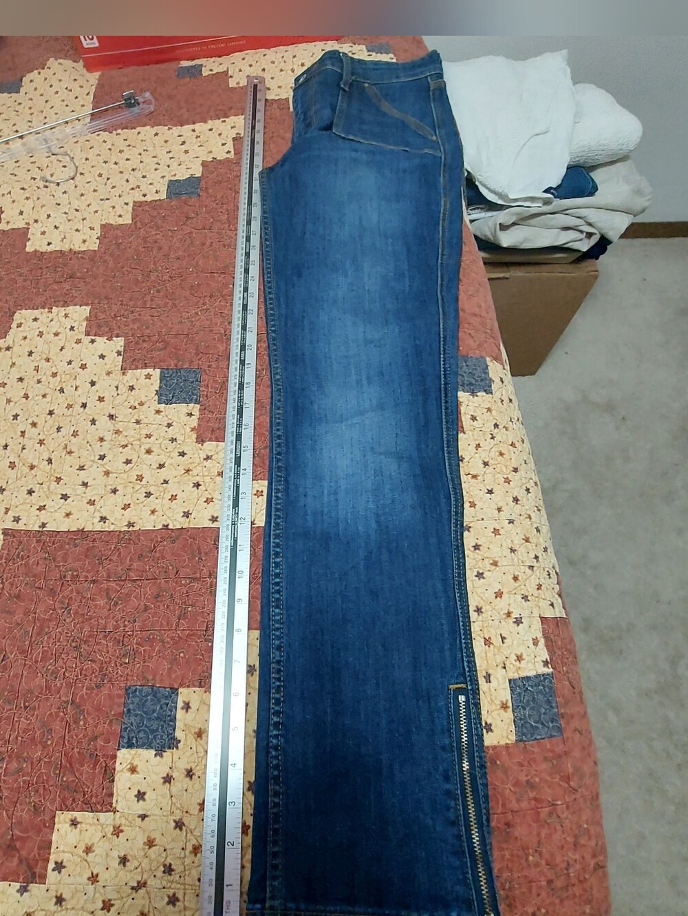 Levi's Woman's Size 8 Zipper Hem Jeans - Picture 10 of 14